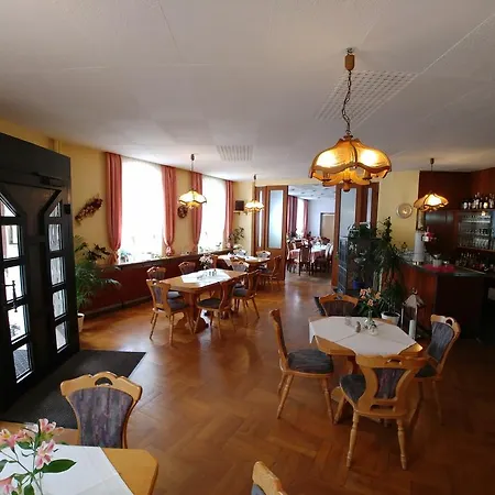 Hotel & Zur Linde 3*