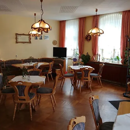 Hotel & Zur Linde 3*