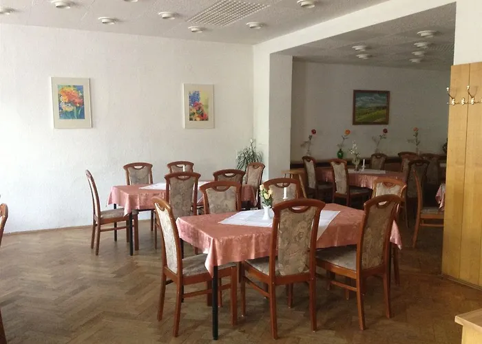 Отель & Zur Linde Thum