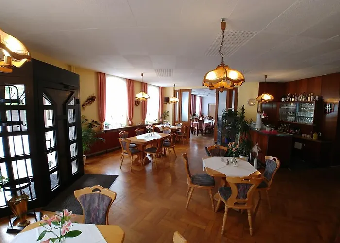 Отель & Zur Linde 3*